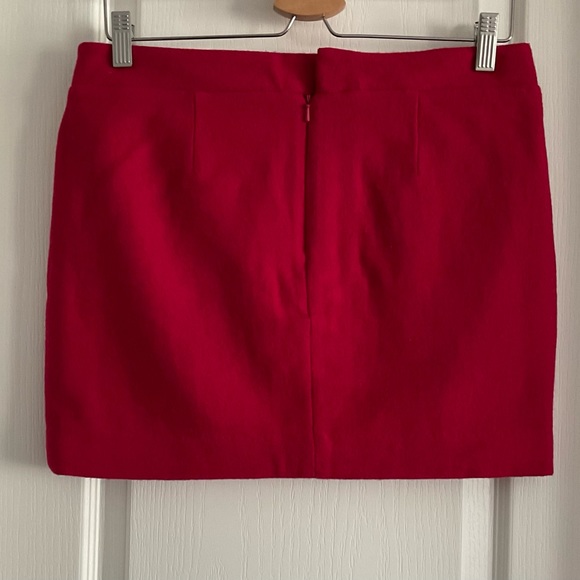 TOMMY HILFIGER mini skirt with golden buttons in fuchsia colour, thick fabric - Picture 2 of 4